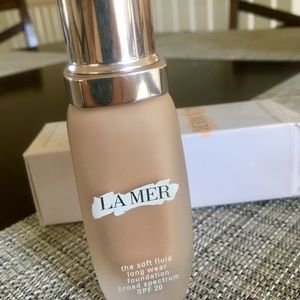 La Mer Soft Fluid Long Wear Foundation SPF 20 #22